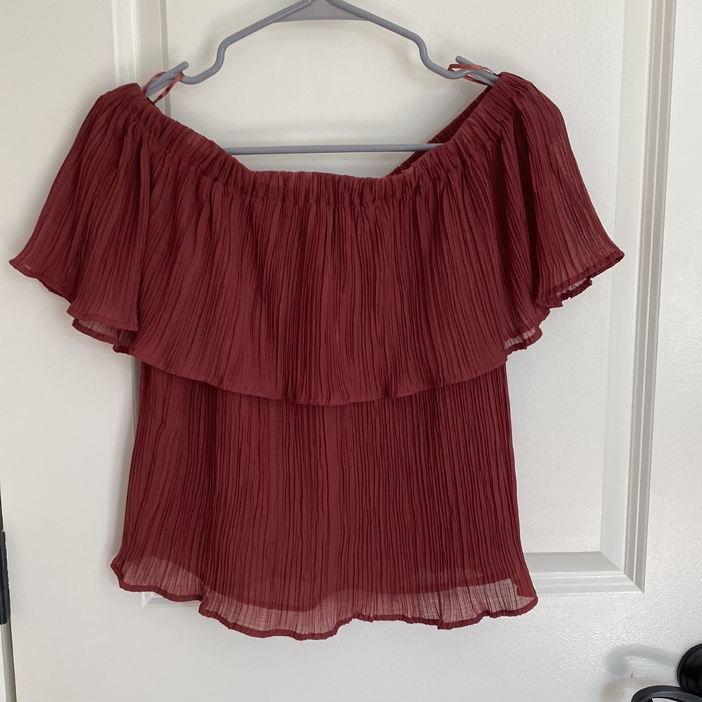 Express rust colored off the shoulder top. Size XS